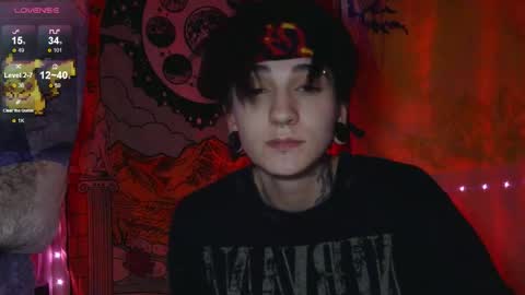 Snapshot of ray__taylor chatting on 11-10-25, 04:17 Ray online show from 11-10-25, 04:17