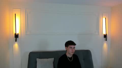 Snapshot of rayder_green chatting on 11-19-25, 02:28 YE online show from 11-19-25, 02:28