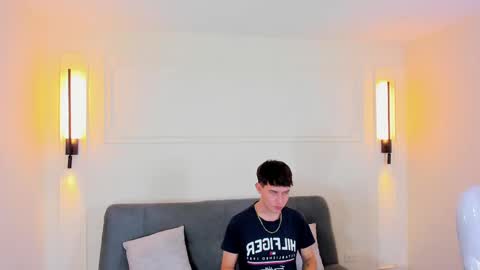 Snapshot of rayder_green chatting on 11-20-25, 02:17 YE online show from 11-20-25, 02:17