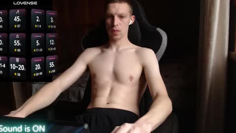 Snapshot of raylonn chatting on 11-30-25, 12:42 Ray online show from 11-30-25, 12:42