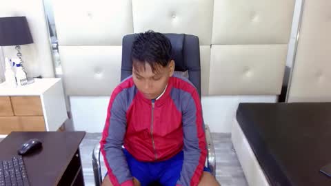 Snapshot of raystewart_ chatting on 10-17-25, 02:26 raystewart  online show from 10-17-25, 02:26