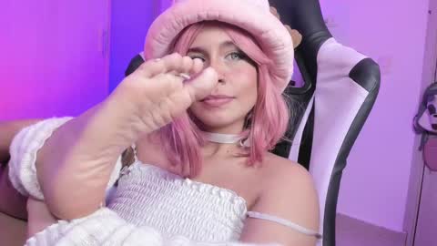 Snapshot of rea_winry chatting on 03-09-25, 10:19 Rea online show from 03-09-25, 10:19