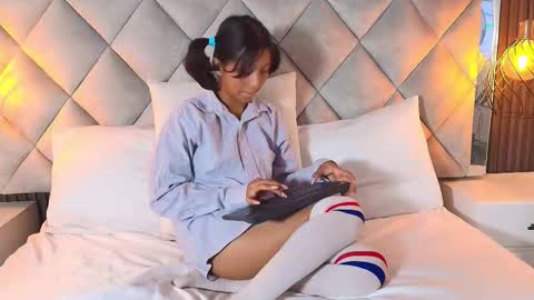 Snapshot of real_doncella_pussy chatting on 02-10-26, 08:24 DONCELLA online show from 02-10-26, 08:24