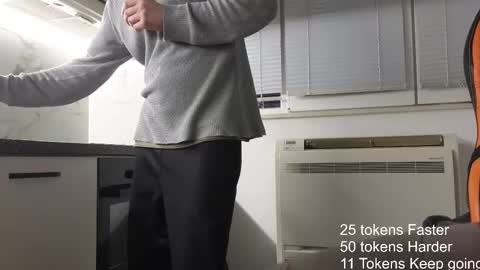 Snapshot of realanallovers chatting on 10-22-25, 06:51 BalancedSexLife online show from 10-22-25, 06:51