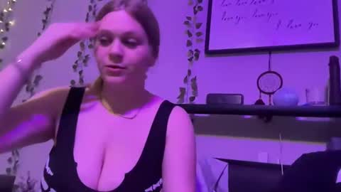 Preston  Stella online show from 01-09-25, 07:52