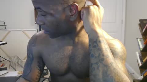 Snapshot of realreyblack chatting on 10-08-25, 08:50 Rey online show from 10-08-25, 08:50