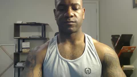 Snapshot of realreyblack chatting on 10-11-25, 02:59 Rey online show from 10-11-25, 02:59