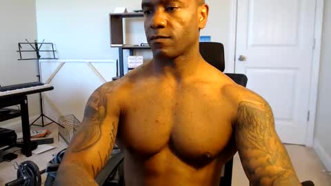 Snapshot of realreyblack chatting on 10-24-25, 05:42 Rey online show from 10-24-25, 05:42