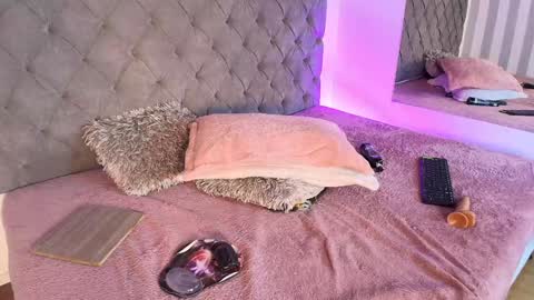 Snapshot of rebeca_cortez1 chatting on 01-04-25, 12:49 I invite you to my birthday on November 3th online show from 01-04-25, 12:49