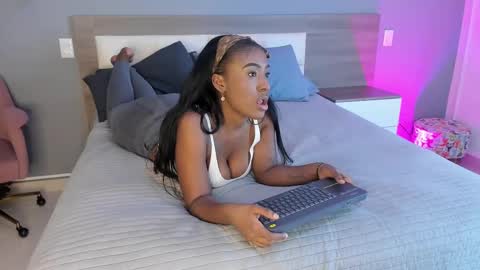Snapshot of rebeca_cortez1 chatting on 09-29-25, 08:35 I invite you to my birthday on November 3th online show from 09-29-25, 08:35