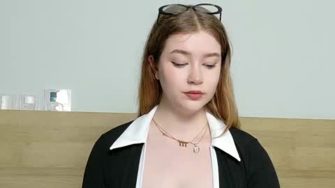 rebecca_lace online show from 09-18-25, 06:10