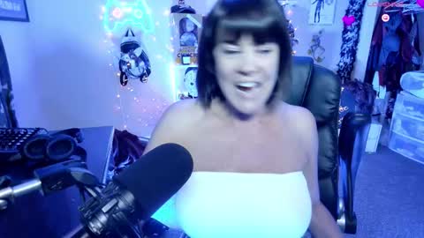 Snapshot of rebeccalovexxx chatting on 11-20-25, 02:34 Rebecca Love online show from 11-20-25, 02:34