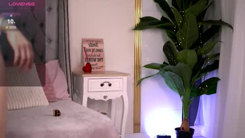 Rebecca online show from 03-25-26, 09:04