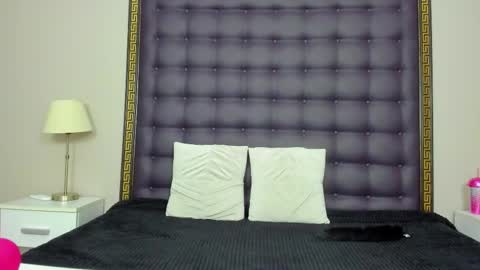 rebeccavibes online show from 11-17-25, 08:25