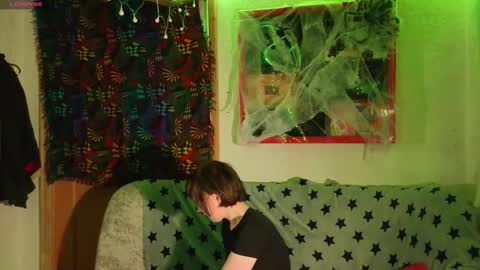 Lara online show from 10-31-25, 04:30