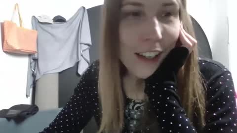 Keely KeKe Kiwi online show from 11-21-25, 01:37