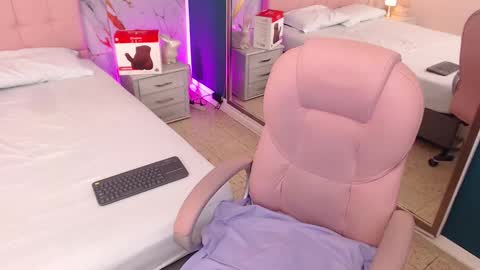 Kitty online show from 11-17-25, 03:18