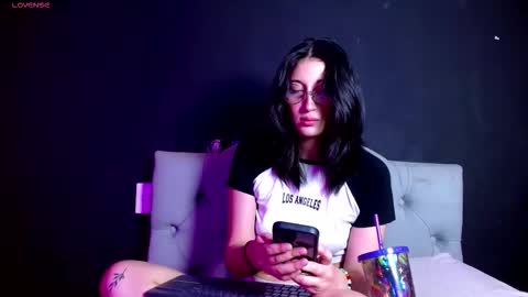 IG   OF red moonn online show from 12-18-25, 04:51