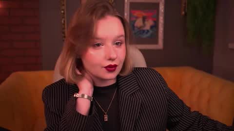 Snapshot of red_queeen chatting on 11-21-25, 05:11 QUEEN OF EVIL online show from 11-21-25, 05:11