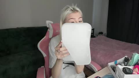 Erika online show from 11-26-25, 06:36