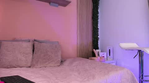 Snapshot of red_velvet____ chatting on 02-24-25, 05:31 Stefany online show from 02-24-25, 05:31