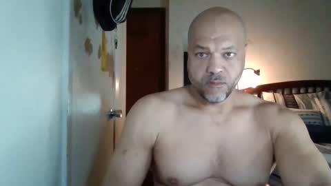 Snapshot of redbone441 chatting on 01-09-26, 01:47 Redbone online show from 01-09-26, 01:47