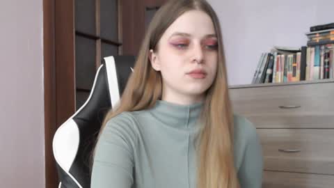 Lily online show from 01-09-25, 05:34