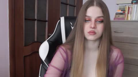 Lily online show from 09-20-25, 02:23