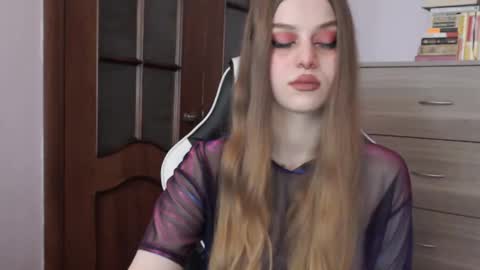 Lily online show from 09-30-25, 02:16