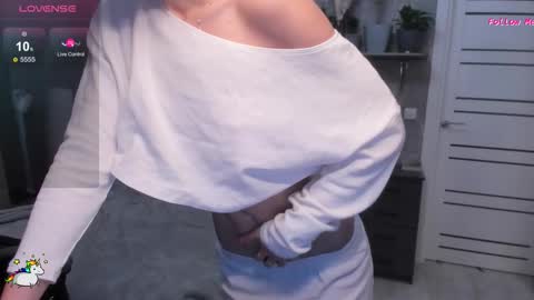 Stephanie online show from 10-24-25, 08:44