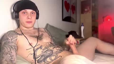 Snapshot of redrumbackwards chatting on 12-17-24, 05:40 redrum online show from 12-17-24, 05:40