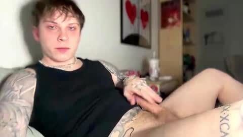 Snapshot of redrumbackwards chatting on 01-06-25, 03:53 redrum online show from 01-06-25, 03:53