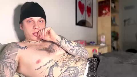 Snapshot of redrumbackwards chatting on 01-12-25, 08:36 redrum online show from 01-12-25, 08:36