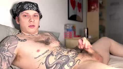 Snapshot of redrumbackwards chatting on 02-11-25, 08:42 redrum online show from 02-11-25, 08:42