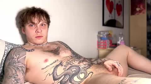 Snapshot of redrumbackwards chatting on 02-21-25, 06:40 redrum online show from 02-21-25, 06:40