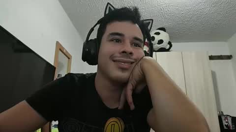 Snapshot of redsoul951869 chatting on 10-09-25, 05:38 RedsoulReaver online show from 10-09-25, 05:38