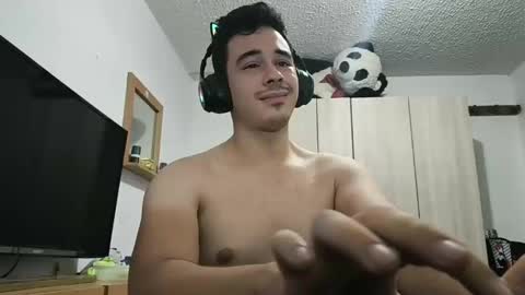 Snapshot of redsoul951869 chatting on 10-11-25, 05:28 RedsoulReaver online show from 10-11-25, 05:28