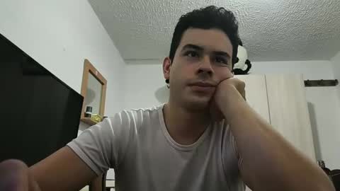 Snapshot of redsoul951869 chatting on 10-14-25, 05:41 RedsoulReaver online show from 10-14-25, 05:41