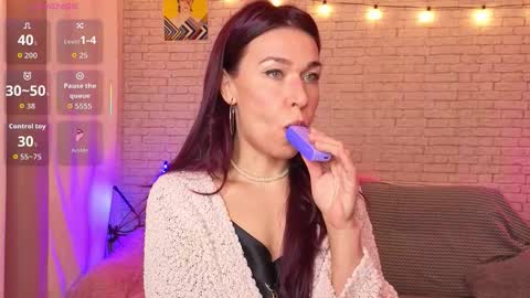 ReginaHawkinss online show from 12-19-25, 12:01