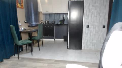 Regina online show from 11-06-25, 01:34