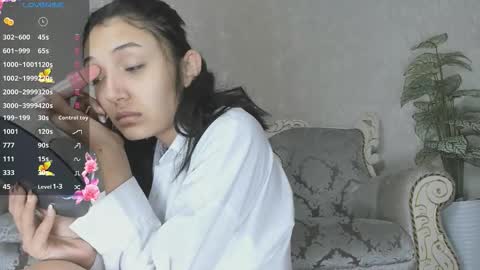 Rei online show from 11-06-25, 03:51