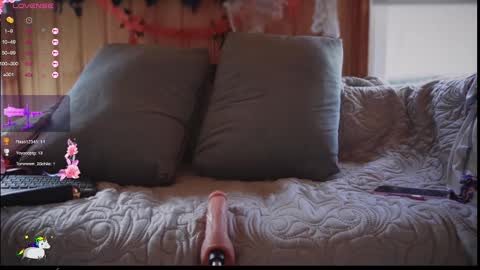 Snapshot of reinacatchile chatting on 10-18-25, 07:03 Reinacatchile online show from 10-18-25, 07:03