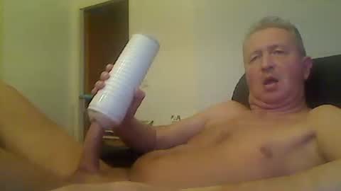 Snapshot of reini7211 chatting on 11-14-25, 02:32 reini7211 online show from 11-14-25, 02:32