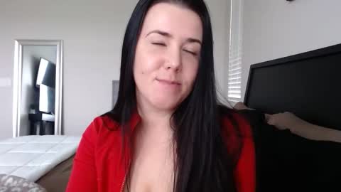 Bella Lively online show from 12-18-25, 07:53