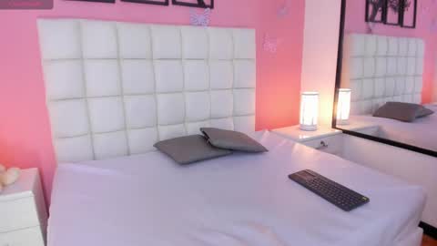 Snapshot of renatajhonson chatting on 03-07-25, 04:57 Renata online show from 03-07-25, 04:57