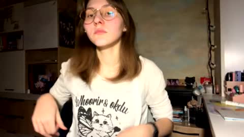 Snapshot of renayreisdorf chatting on 02-10-26, 04:33 Mia online show from 02-10-26, 04:33