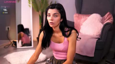 Snapshot of reneevoss chatting on 10-29-25, 04:59 Rena online show from 10-29-25, 04:59