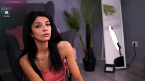 Snapshot of reneevoss chatting on 11-04-25, 04:22 Rena online show from 11-04-25, 04:22