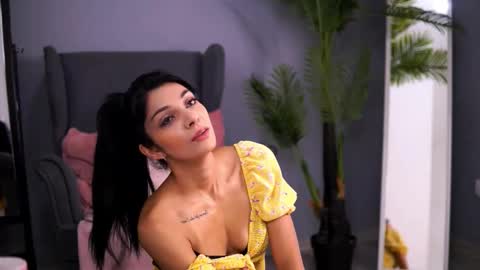 Snapshot of reneevoss chatting on 11-07-25, 04:45 Rena online show from 11-07-25, 04:45