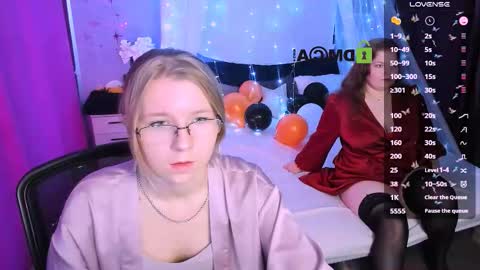 Sweet Renesmee online show from 10-30-25, 10:06